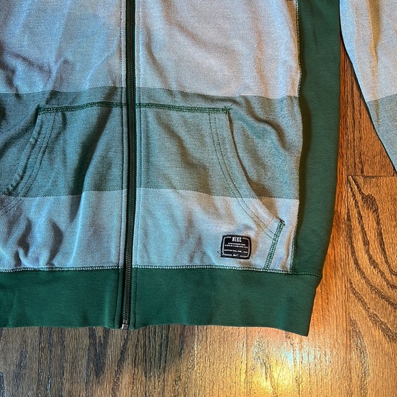 Nike Dri-fit zip front jacket. - Picture 3 of 12